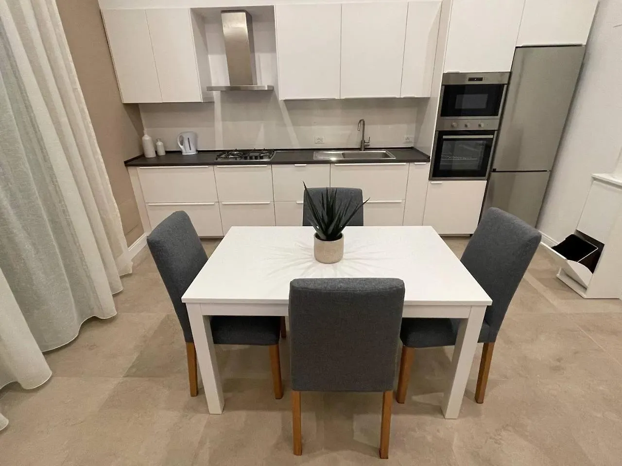 Stazione Apartment Палермо 0*,  Италия